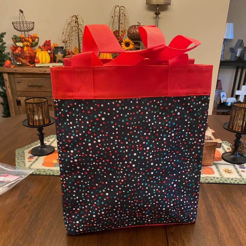 SOLD - Thirty-One Essential Storage Tote